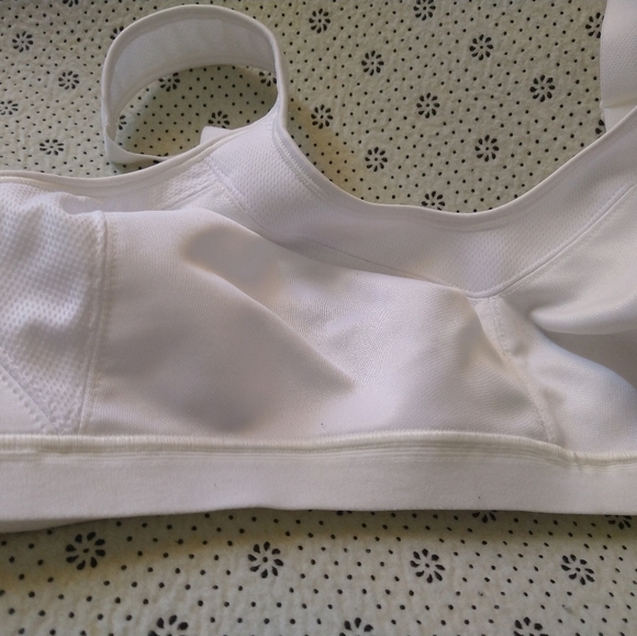 New Playtex 18hr active full coverage 4159 sports bra White 40C Wireless 1012# - Picture 3 of 7
